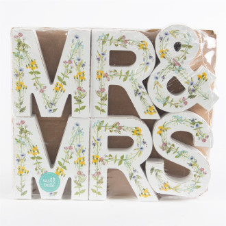 Drevený nápis Mr & Mrs s lúčnymi kvetmi