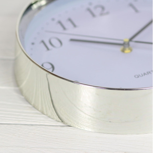 Hodiny nástěnné stříbrné 24 cm