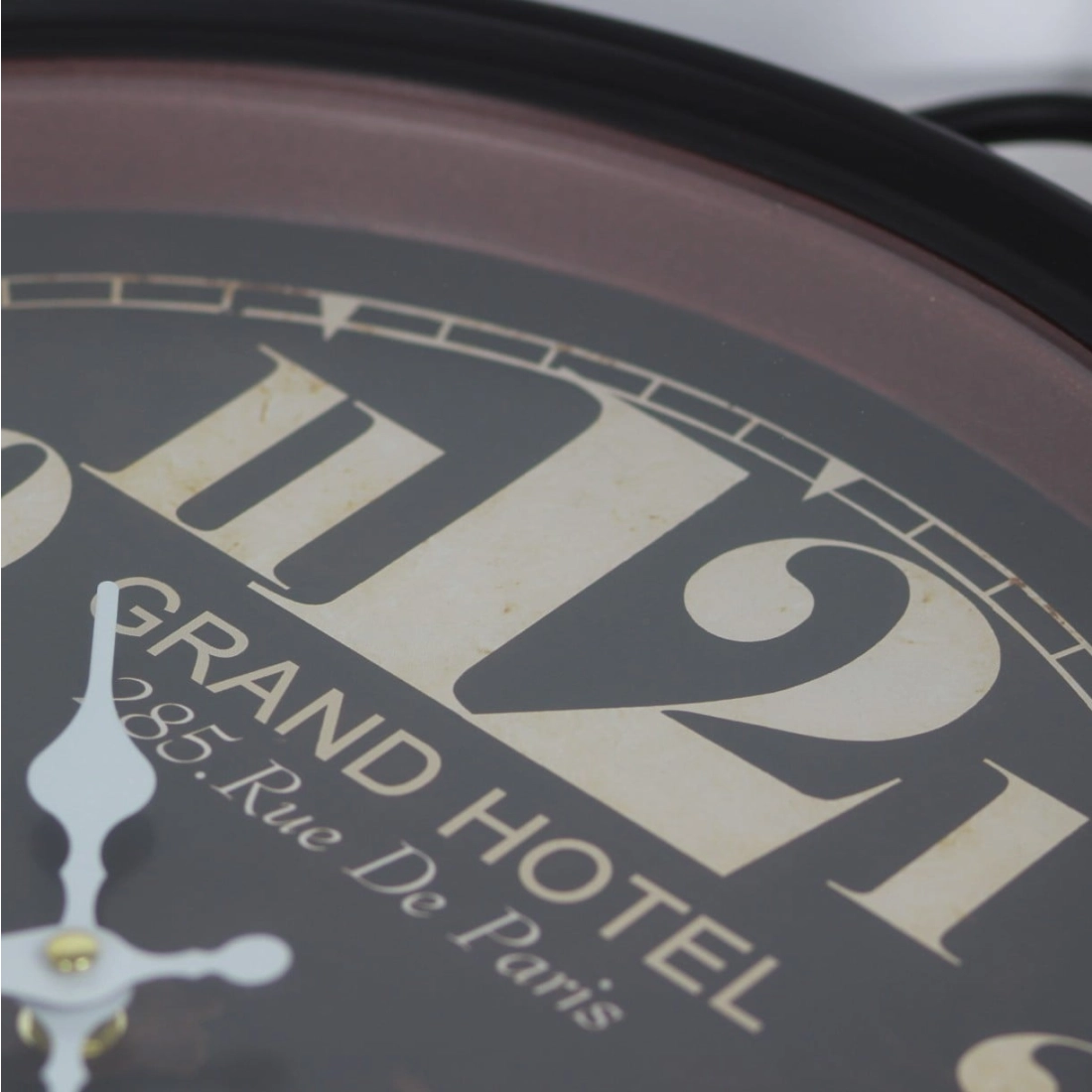 Nástenné kovové hodiny