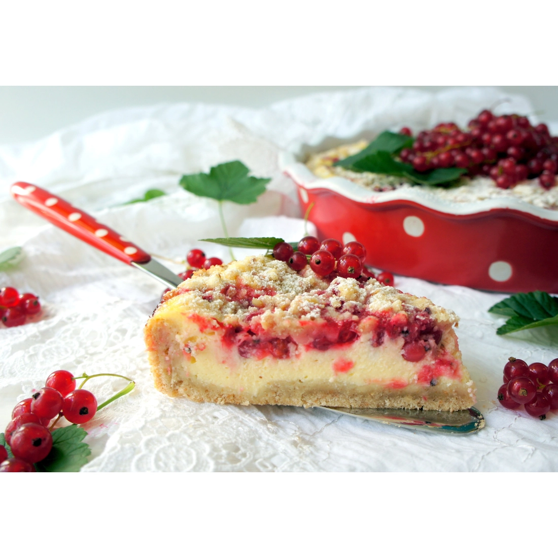 Nerezová lopatka na tortu 26 cm červená