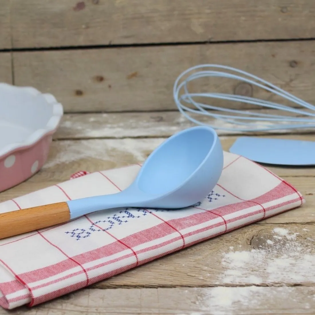 Silikónová naberačka - 31 cm svetlo modrá