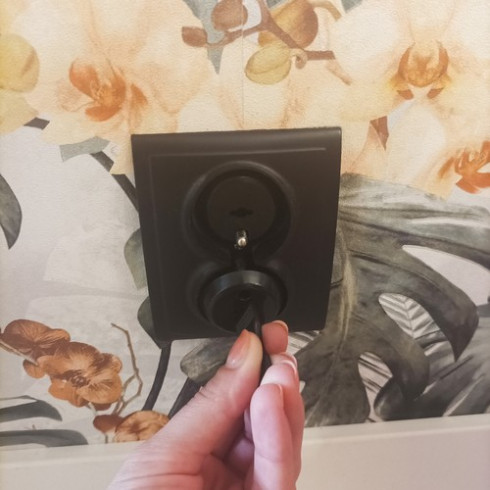 Bezpečnostné záslepky do zásuviek 15 ks + kľúč - čierne