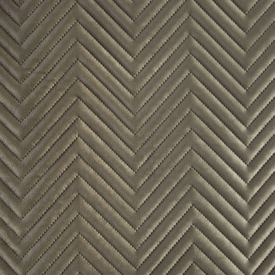 Prémiový prešívaný prehoz Sofia z jemného a matného zamatu - hnedý 200x220 cm 