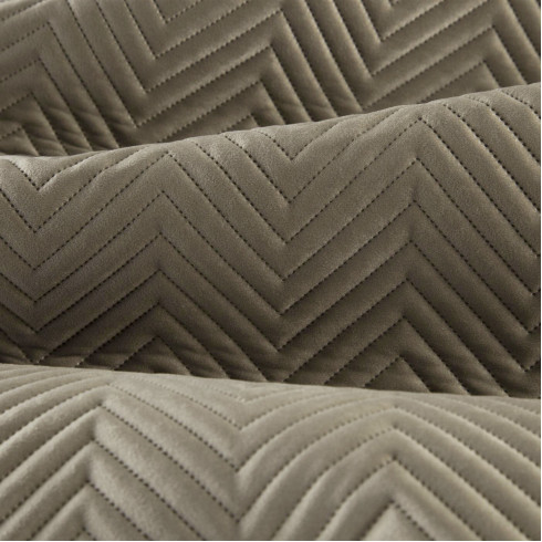 Prémiový prešívaný prehoz Sofia z jemného a matného zamatu - hnedý 200x220 cm 