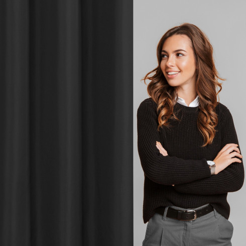 Závěs Adari z hladké matné látky 140x250 cm - černý, uchycení dekorační kroužky