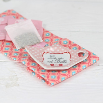 Porcelánová tácka na čajový sáčok La vie est Belle