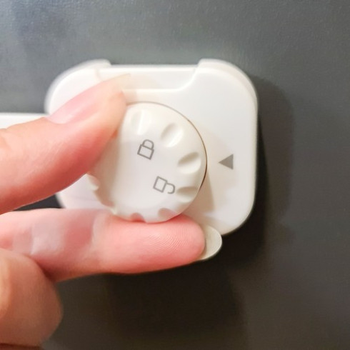 Nastaviteľné zábrany na skrine, blokáda 6 ks