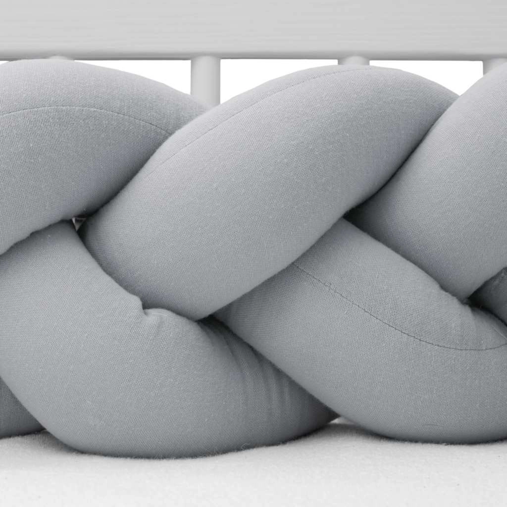 Ochranný mantinel do postýlky cop mušelínový 210 cm - světle šedý