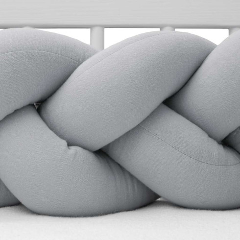 Ochranný mantinel do postieľky vrkoč mušelínový 210 cm - svetlo sivý