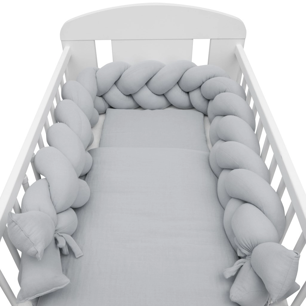 Ochranný mantinel do postýlky cop mušelínový 210 cm - světle šedý