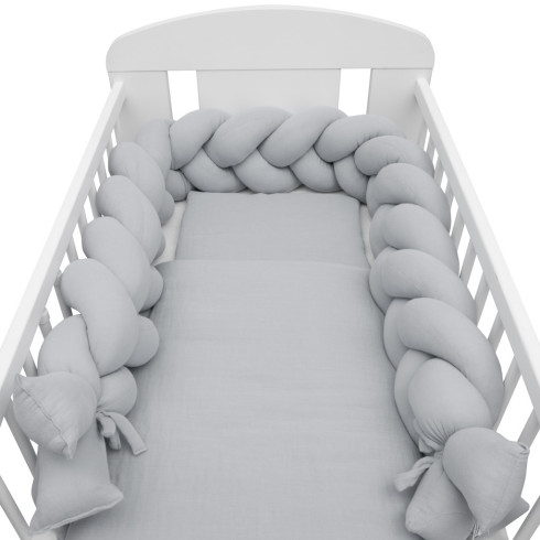 Ochranný mantinel do postieľky vrkoč mušelínový 210 cm - svetlo sivý