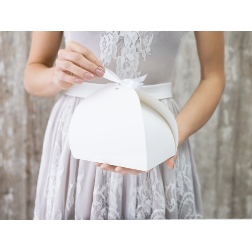 Cutie albă din hârtie pentru tort, cu fundă, 16,5×14×9,5 cm – 10 buc.