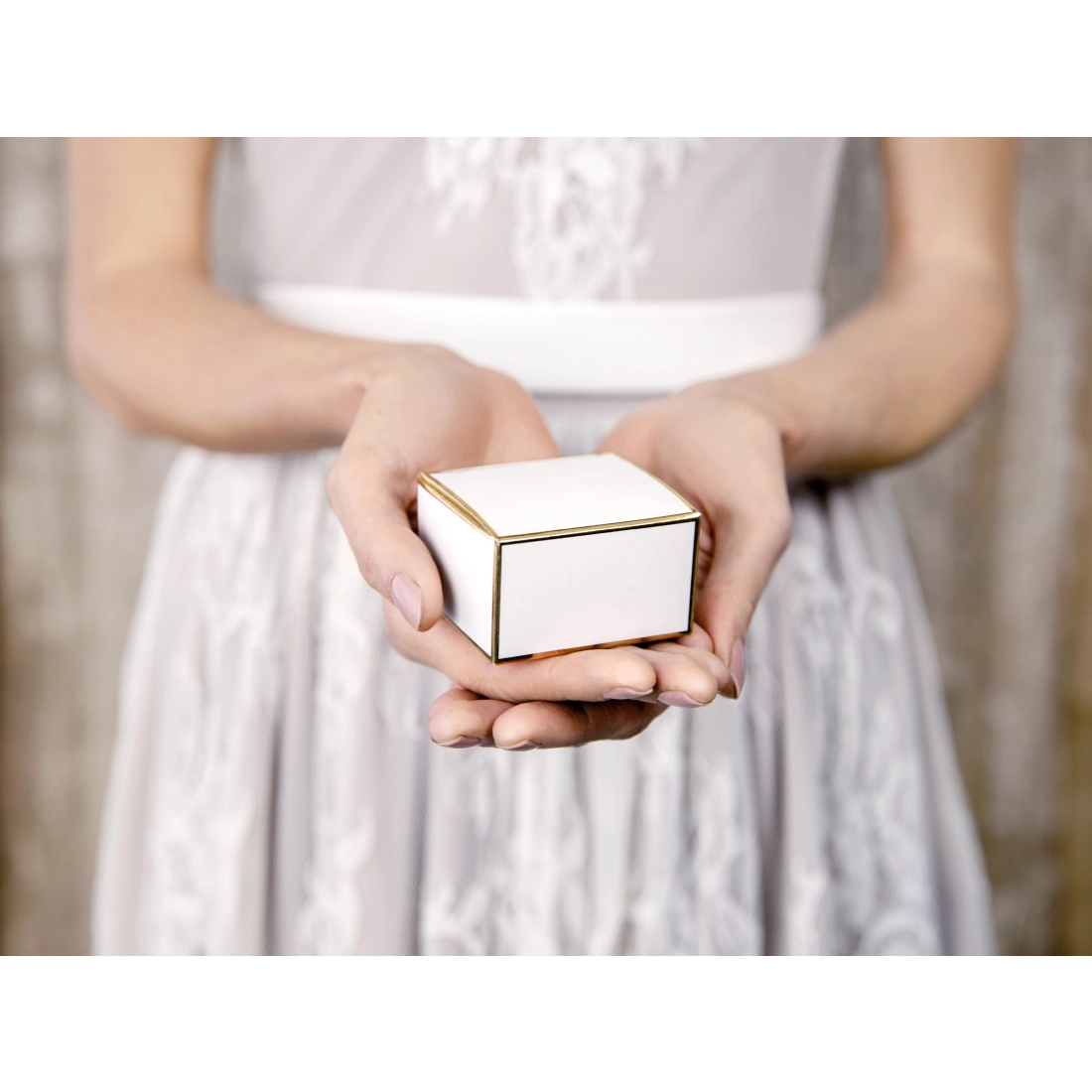 Cutii cadou albe cu margine aurie 6x3,5x5,5 cm – 10 buc.