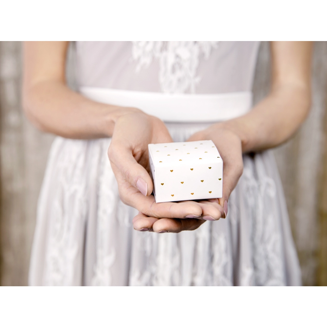 Cutii cadou albe cu inimioare aurii 6x3,5x5,5 cm – 10 buc.