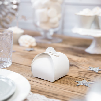 Bele papirnate škatlice 6 × 6 × 5 cm – komplet 10 kosov za darila