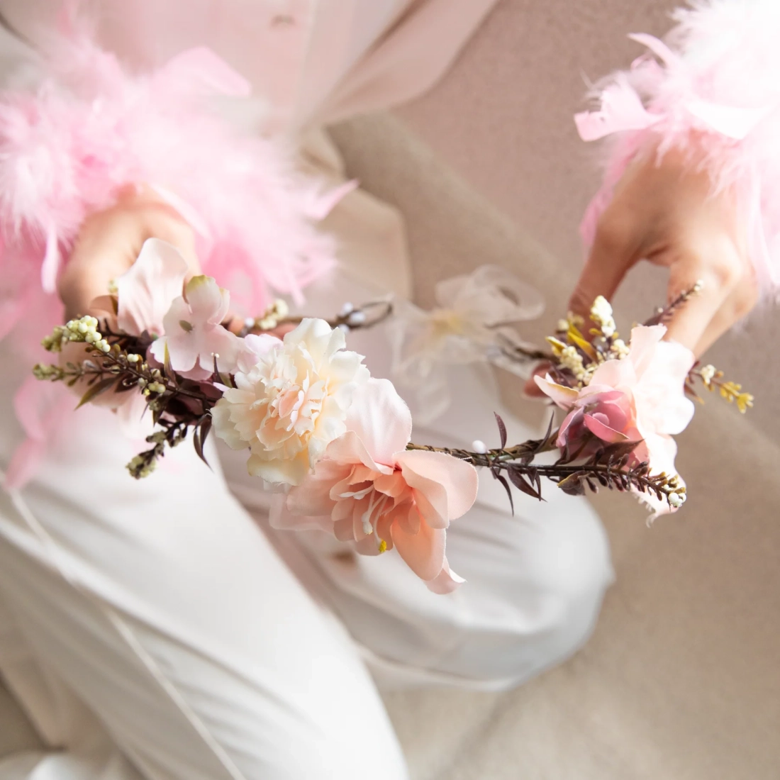 Bentiță pentru păr Venček în culoare piersică-roz