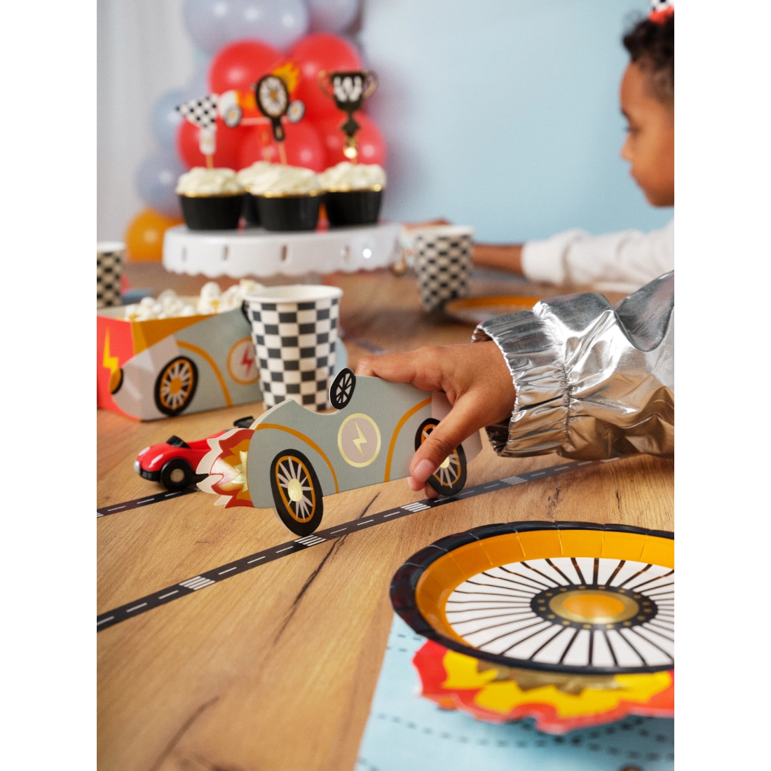 Invitații pentru copii în formă de mașină, mix de culori, 18,8x8,4 cm, 6 bucăți cu plicuri