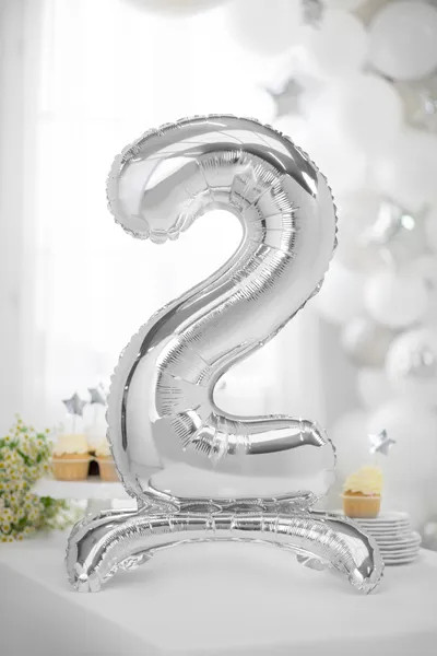 Önállóan álló fólia lufi szám 2, ezüst, 70 cm Önállóan álló fólia lufi szám 2, ezüst, 70 cm