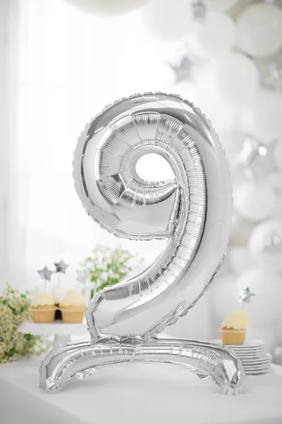 Önállóan álló fólia lufi szám 9, ezüst, 70 cm Önállóan álló fólia lufi szám 9, ezüst, 70 cm