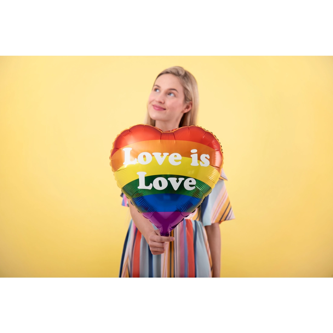 Balon din folie în formă de inimă Láska je láska „Love is Love”, mix de culori, 35 cm