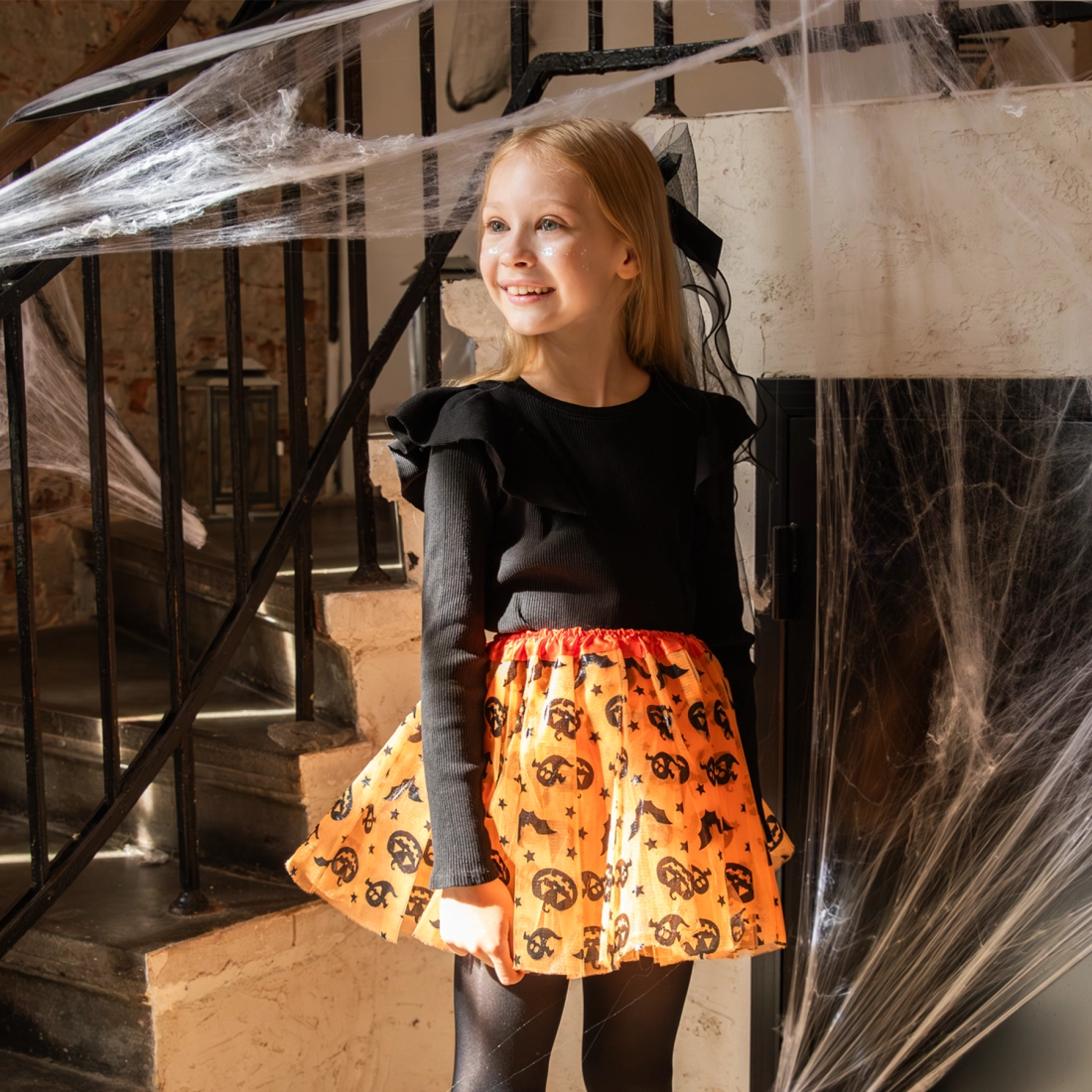 Voal negru de Halloween cu fundă LED și dovleac