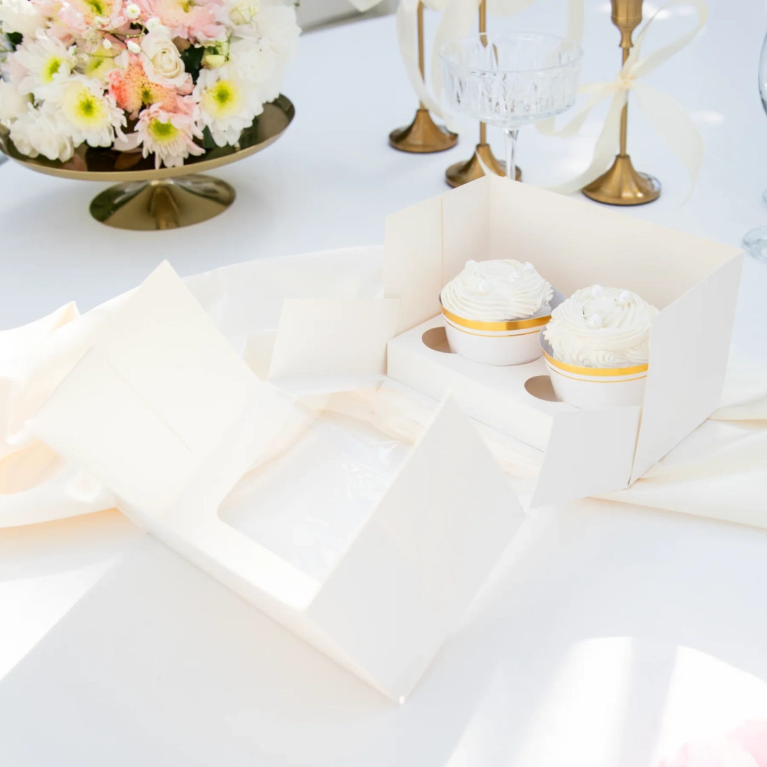 Cutie pentru 2 brioșe, cu fereastră transparentă