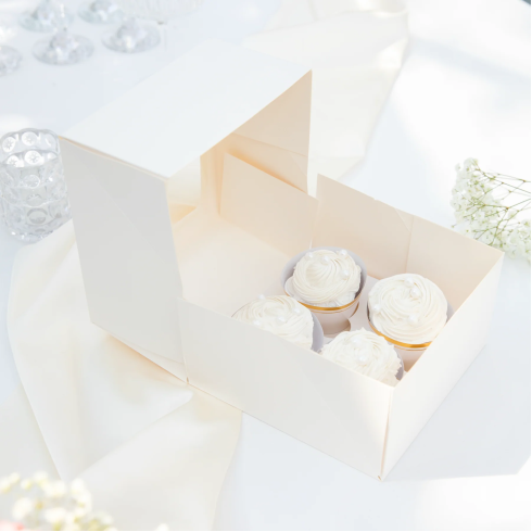 Doboz 4 muffinhez átlátszó ablakkal Doboz 4 muffinhez átlátszó ablakkal