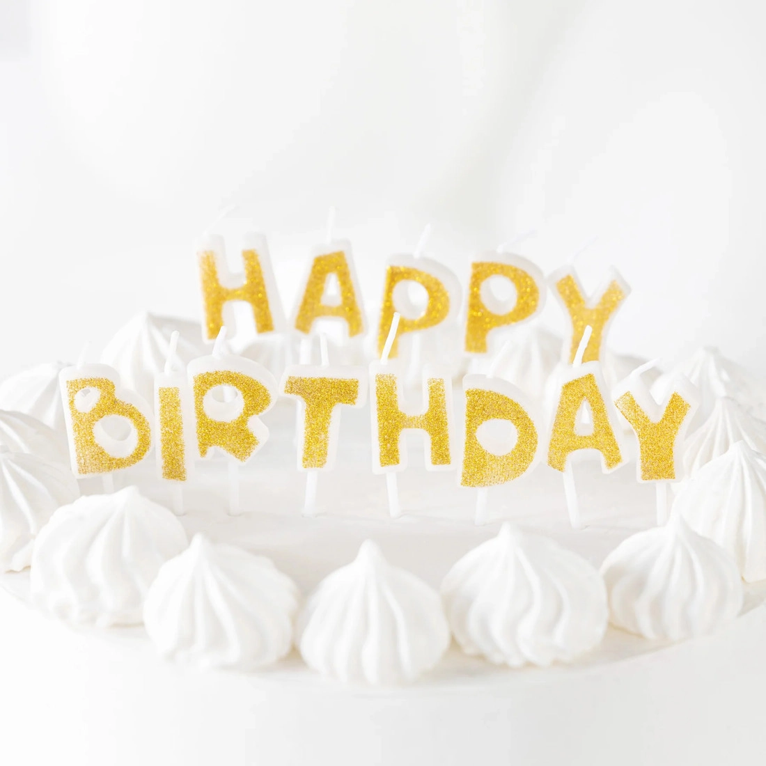 Lumânări de aniversare cu mesajul „Happy Birthday” – aurii cu sclipici