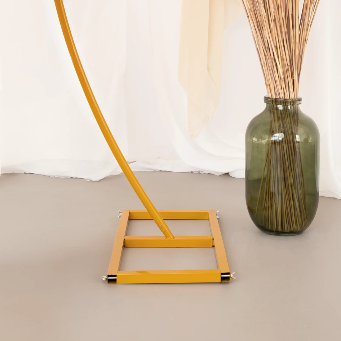 Kerek arany lufitartó állvány – dekoratív ív 315 x 240 cm