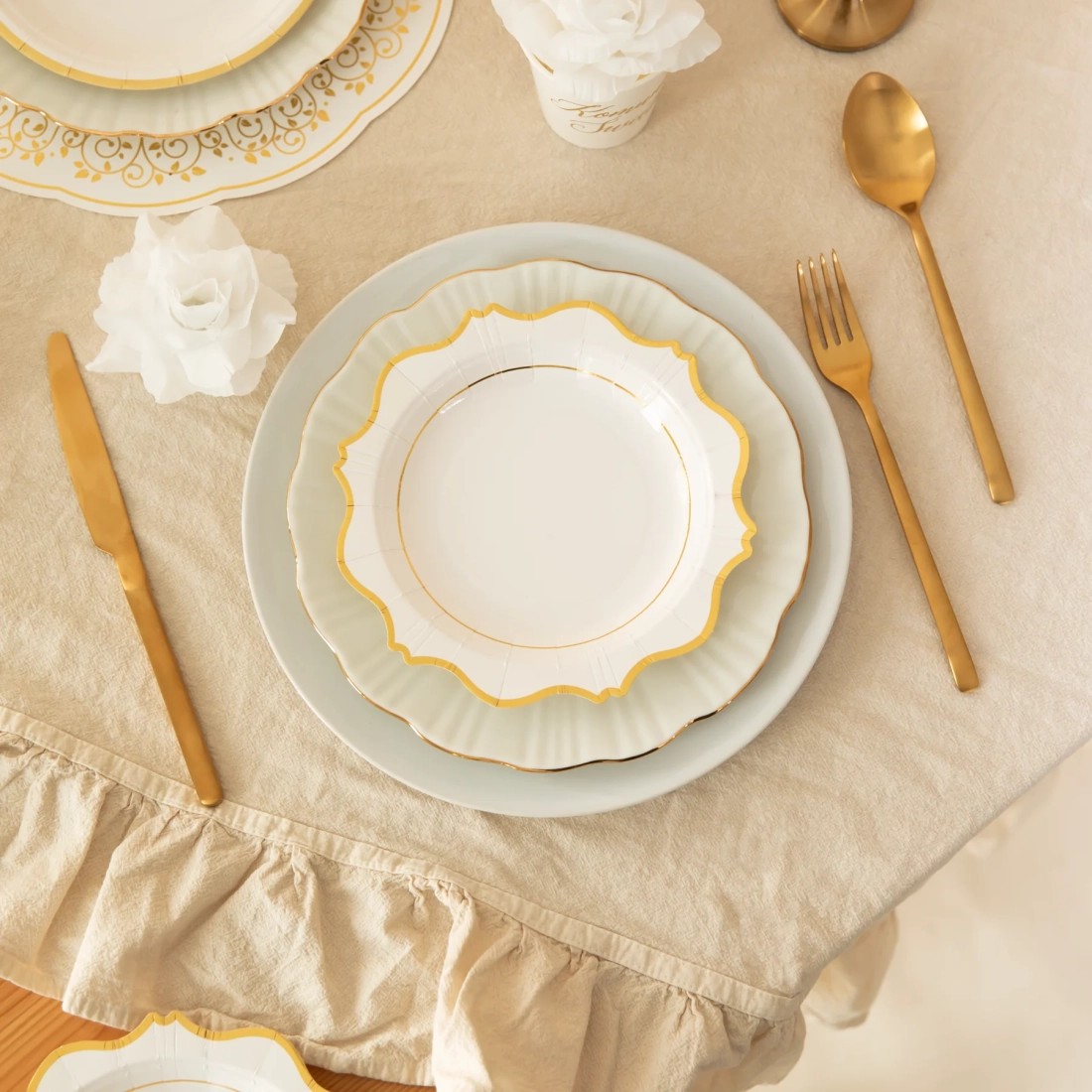 Farfurii din hârtie alb-aurii 18 cm – 6 buc.