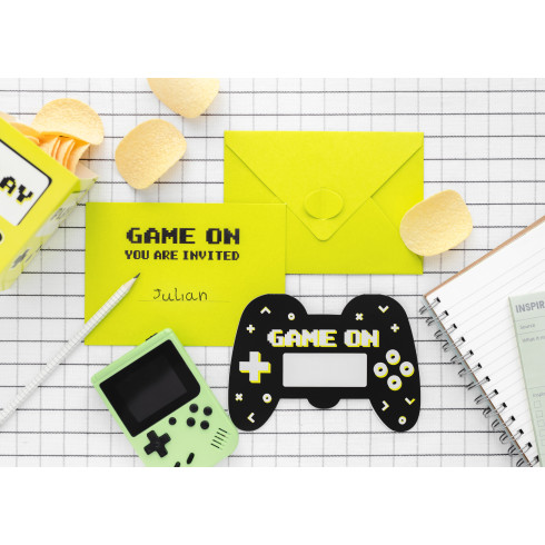 Vabila za zabavo v obliki gamepada, črna, 6 kosov z ovojnicami