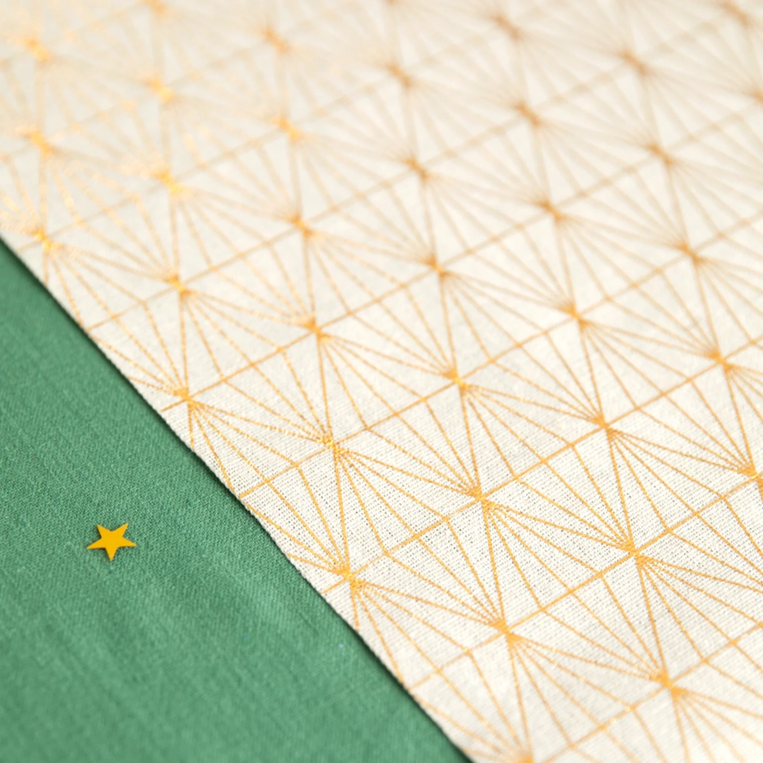 Ünnepi asztali futó – bézs-arany, 275x28 cm