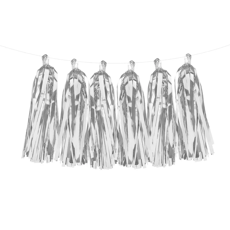 Ghirlandă cu ciucuri – argintie, 150 cm