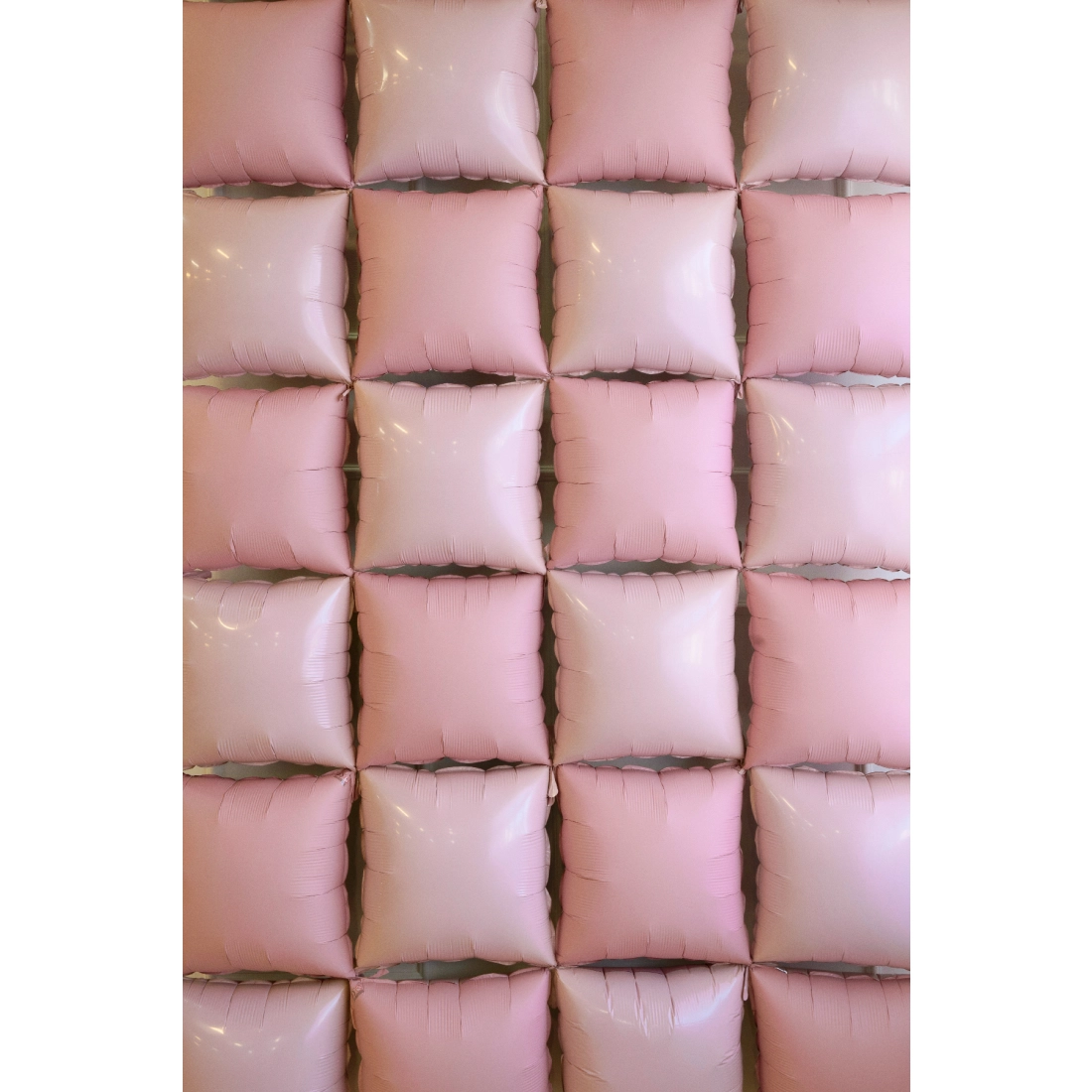 Világos rózsaszín, kétoldalas fólia lufifüzér 35x35 cm – 4 db partyhoz