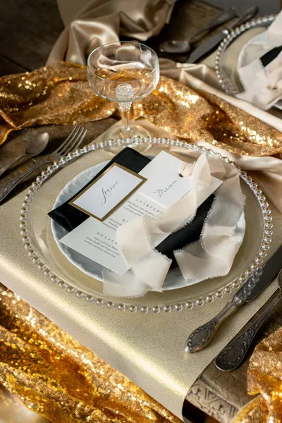 Tilen namizni tekač – zlata barva 0,36 × 3 m