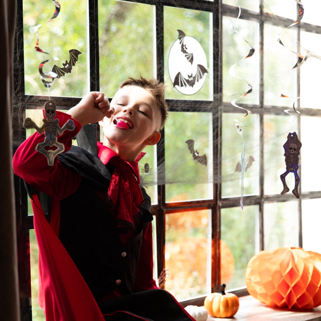 Lógó spirálok koponya motívummal, 6 db