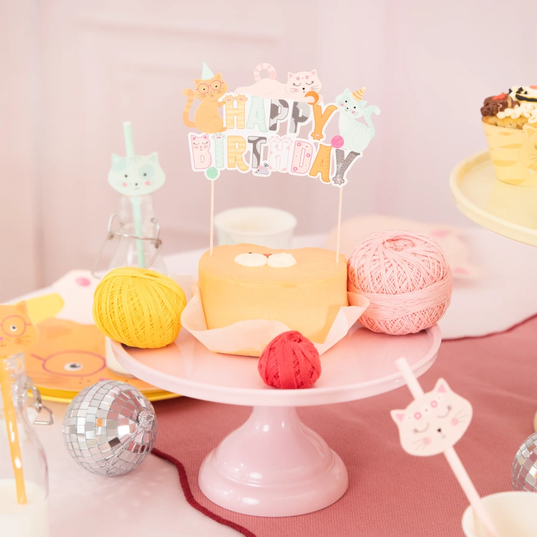 Tortadísz „Happy Birthday” – Cicák, 1 db