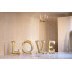 Arany fóliás álló LOVE feliratú lufi, 350x114 cm – elegáns esküvői dekoráció