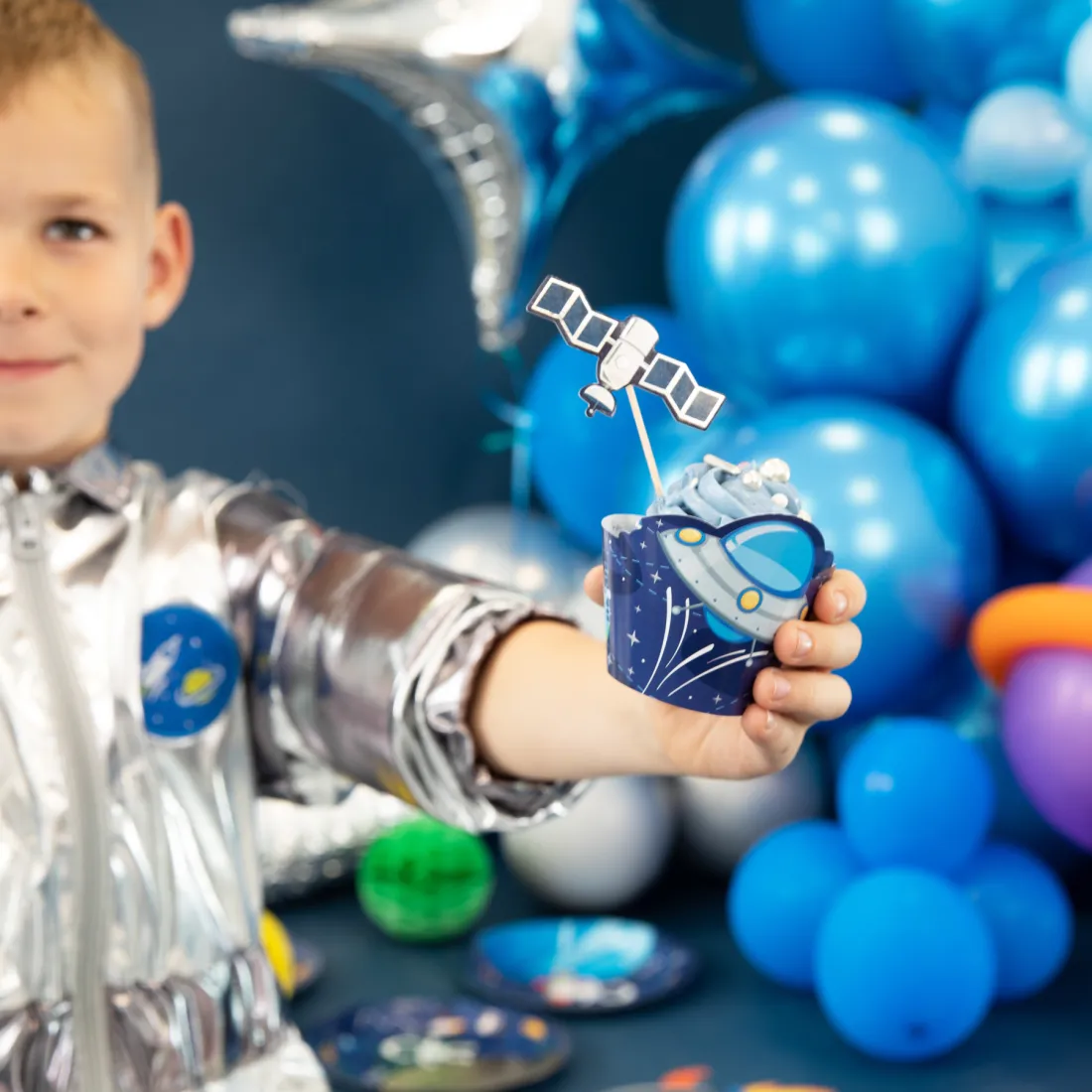 Űr témájú muffinpapírok, 8 db