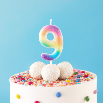 Barvna rojstnodnevna svečka številka 9