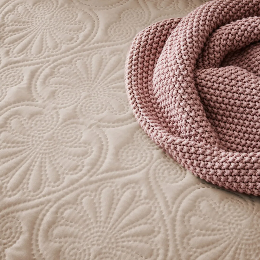 Béžový prehoz na posteľ Leila 220x240 cm