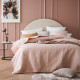 Elegantný pudrový prehoz na manželskú posteľ Leila 220x240 cm