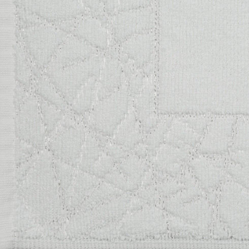 Koupelnový kobereček zdobený geometrickým vzorem 50x70 cm - bílý