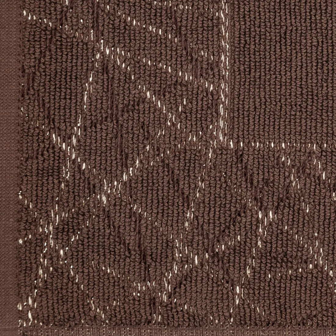 Kúpeľňový koberec zdobený geometrickým vzorom 50x70 cm - hnedý