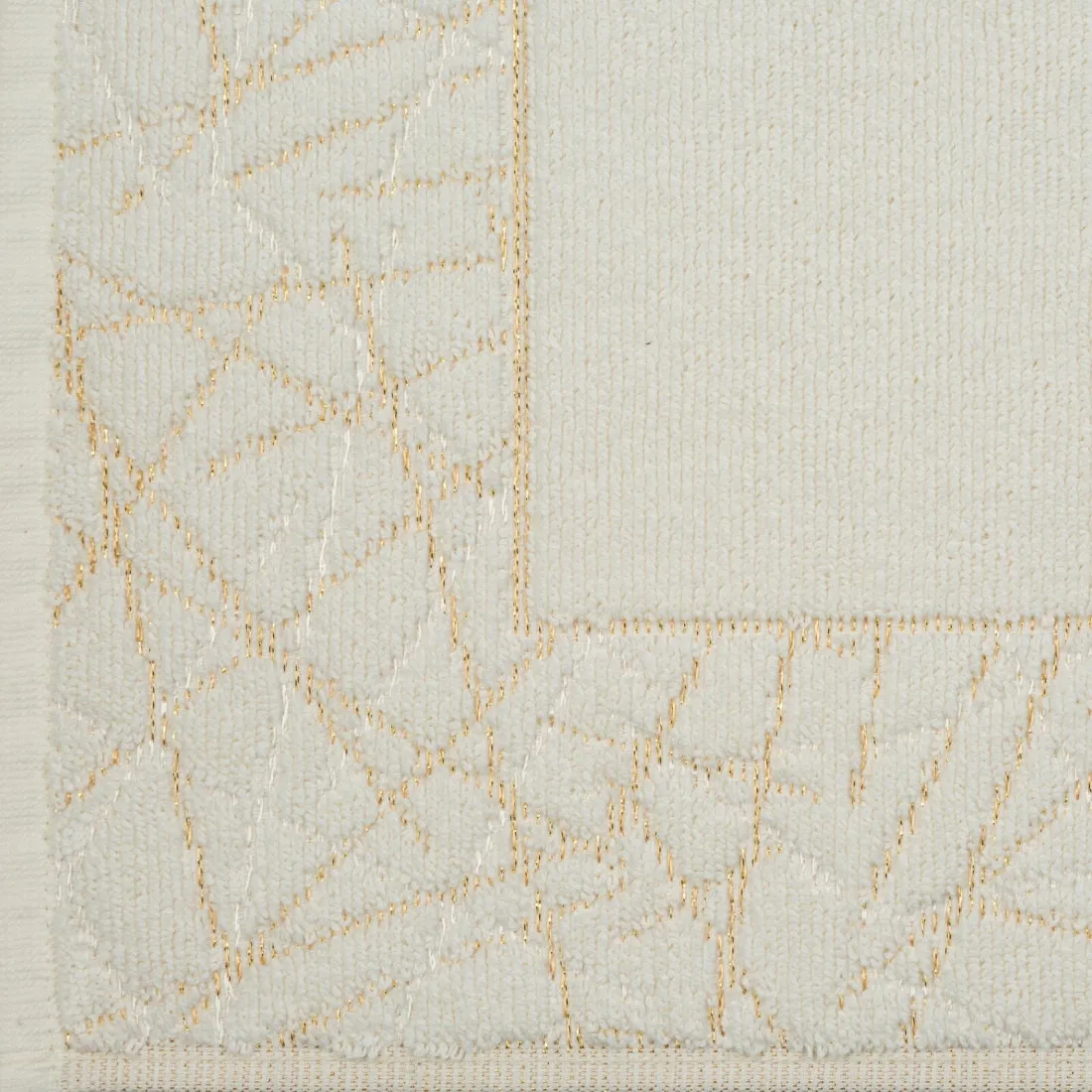 Kúpeľňový koberec zdobený geometrickým vzorom 50x70 cm - krémový