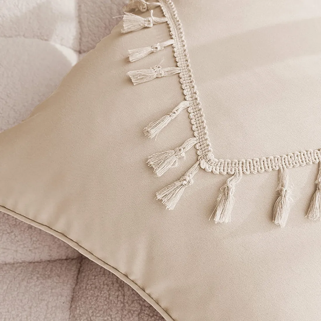 Obliečka na vankúš Chloe 45x45 cm - krémová