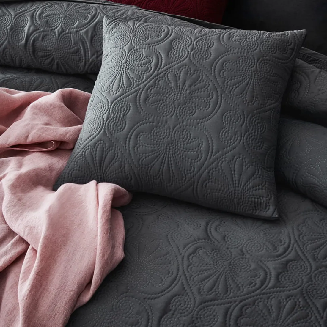 Přehoz na postel Leila - tmavě šedý 200x220 cm