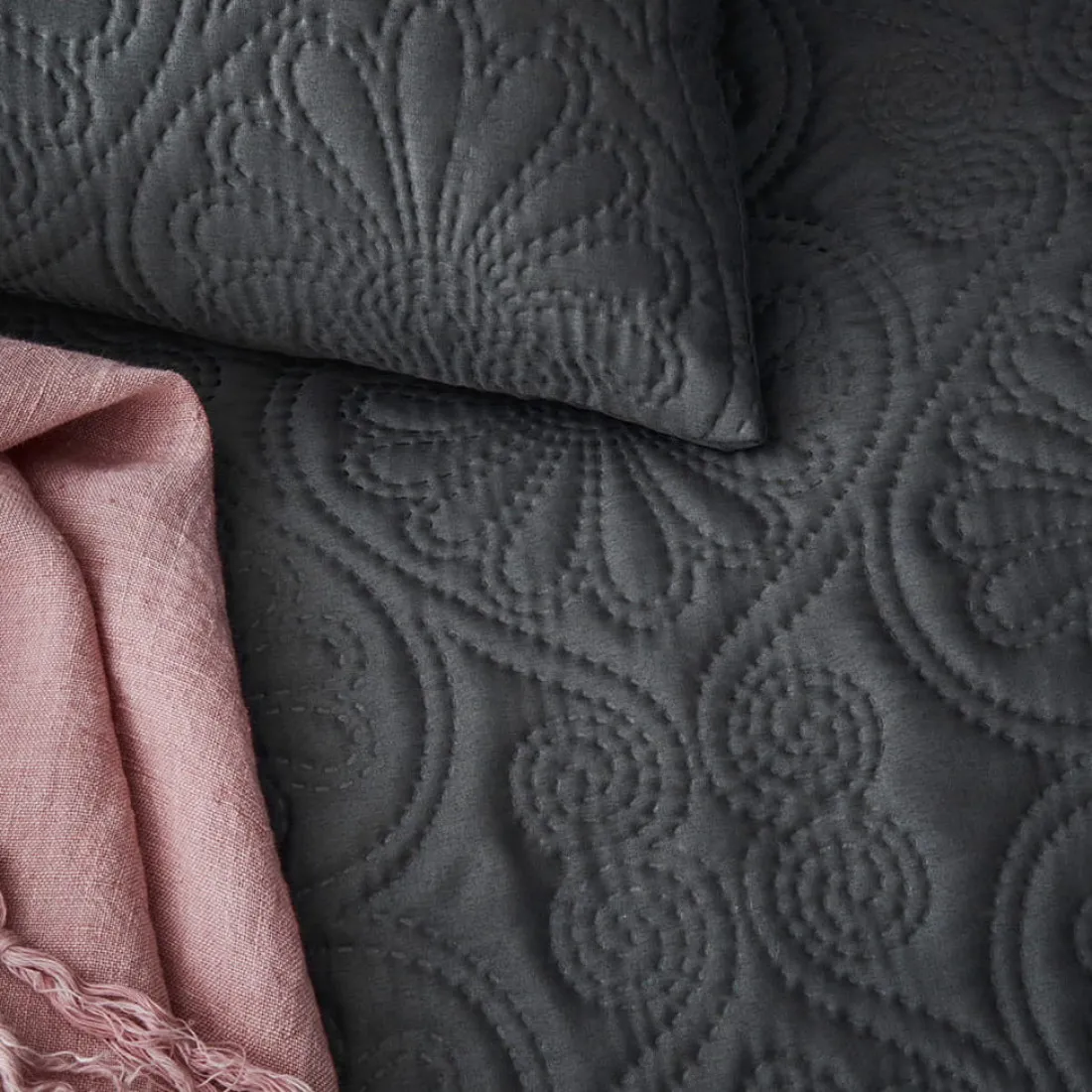 Přehoz na postel Leila - tmavě šedý 200x220 cm