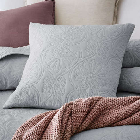 Svetlo sivý prehoz na manželskú posteľ Leila 200x220 cm