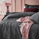 Tmavo sivý prehoz na manželskú posteľ Leila 220x240 cm
